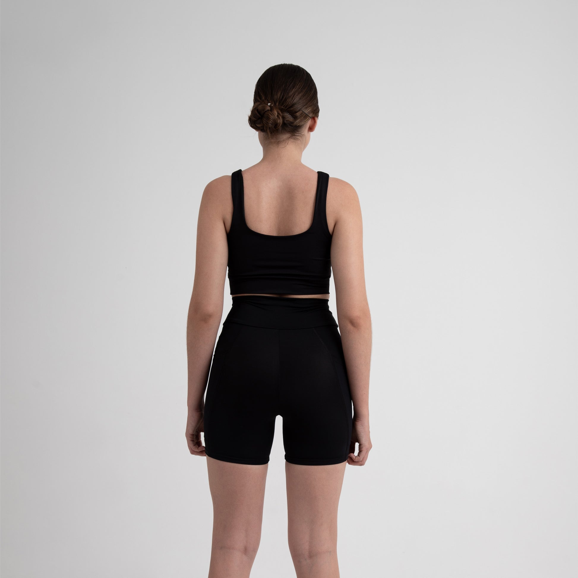 Top deportivo color negro
