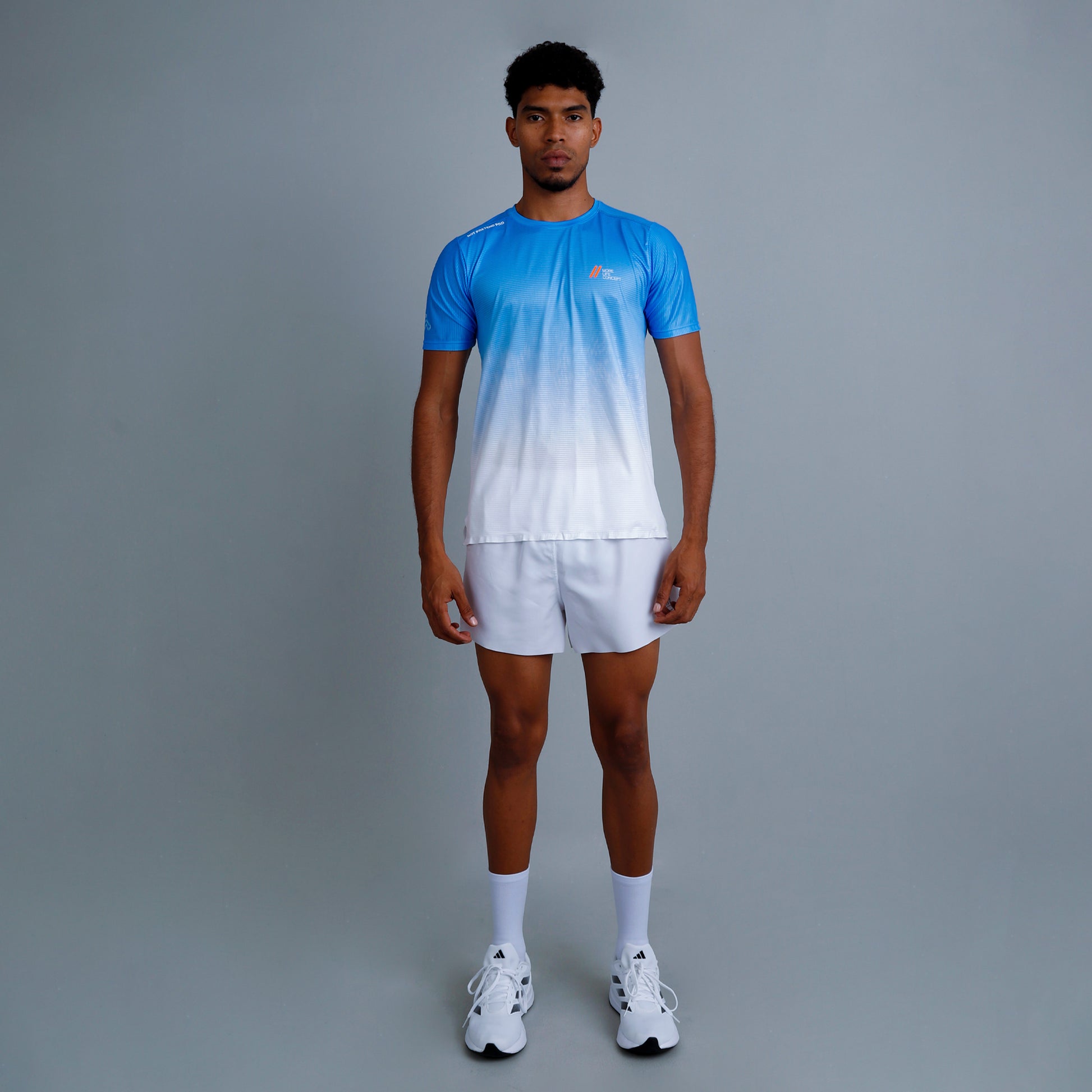 Camiseta Pro Celeste + Pantaloneta Show Off Blanca + Medias