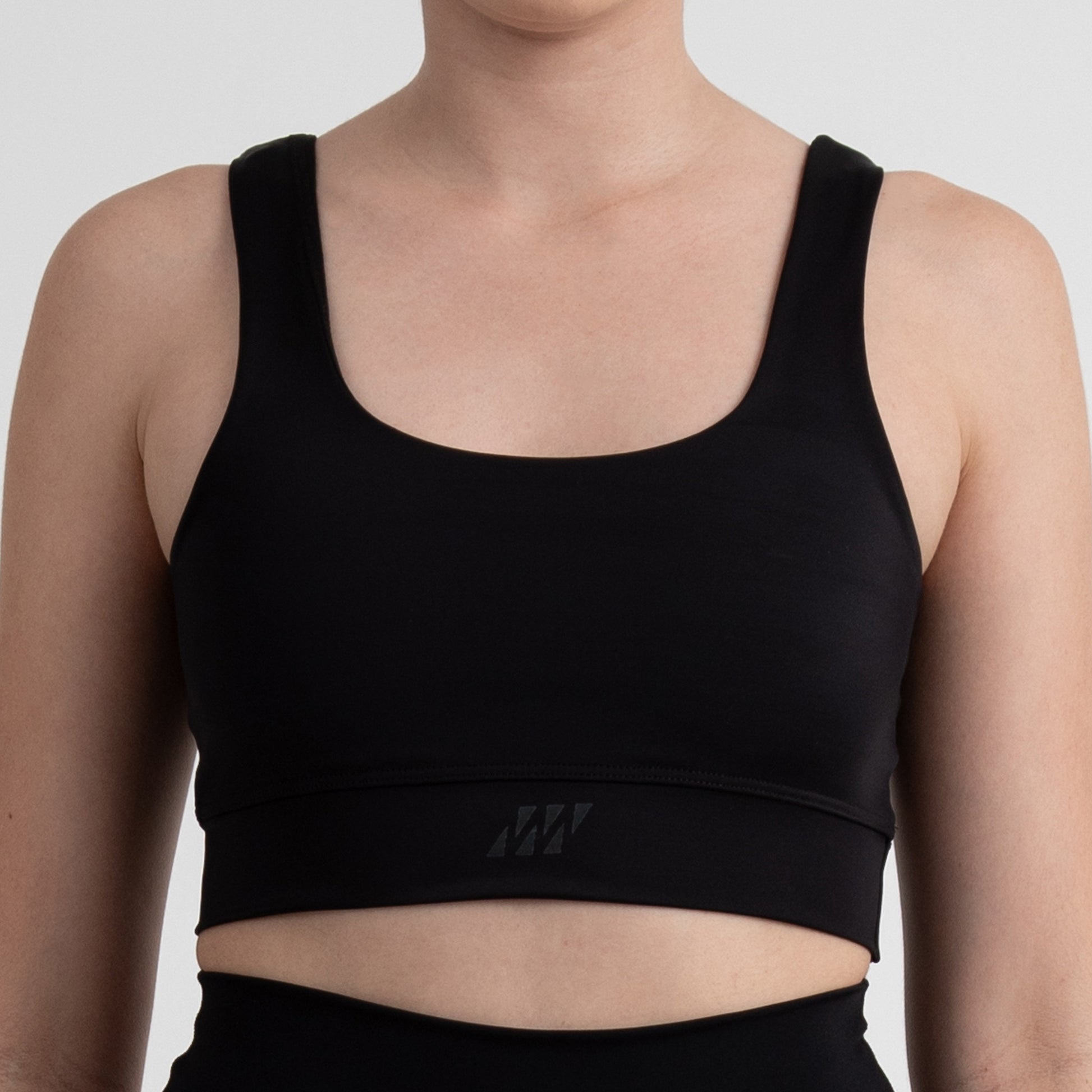 Top deportivo color negro